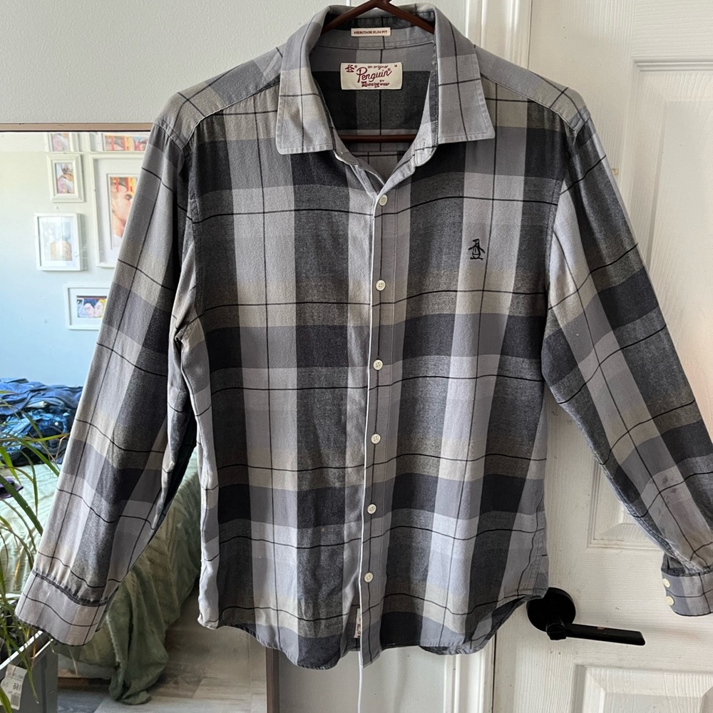 Penguin men’s gray patterned button up